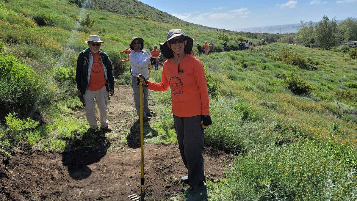 image of trail crew volunteers